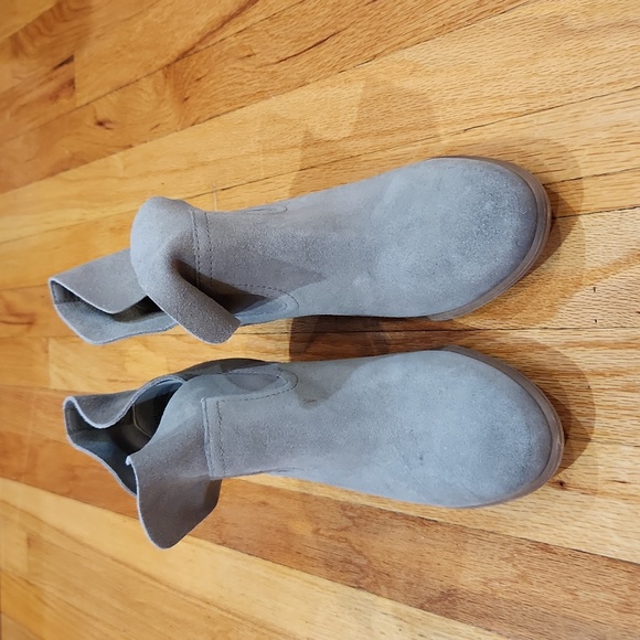 BP Brice Notched Grey Suede Leather Block Heel Boots Size 9 - Picture 2 of 4